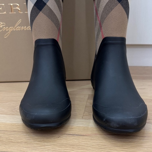 Burberry Black and Tan Checkered Boots - Picture 5 of 17